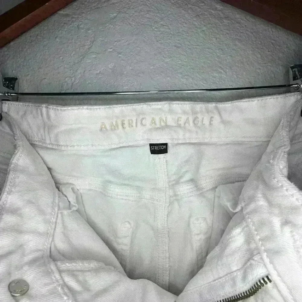 American Eagle Mom Straight Jean White Destroyed high rise stretch, Size 10